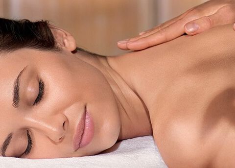 femme dans un SPA