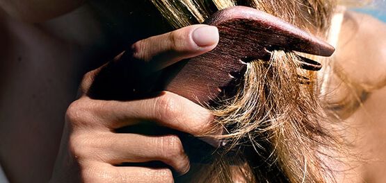 peinar el cabello