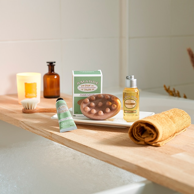 Jabón Exfoliante 2-en-1 con Aceite de Almendra Dulce